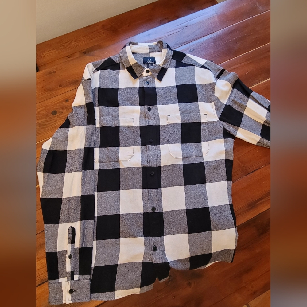 H&M Black and White Casual Button Down Shirt